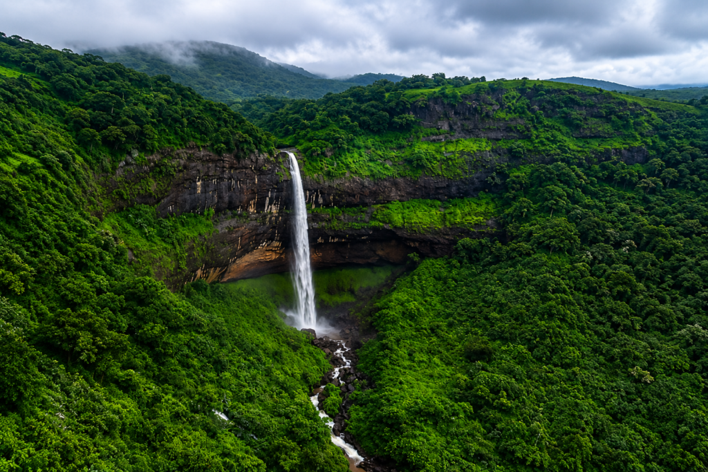 Kalu Waterfall Save Tours