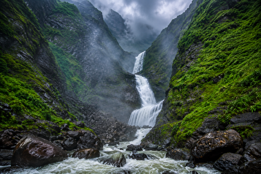 Kalu Waterfall Save Tours