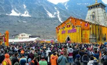 Kedarnath Badrinath tour package from Mumbai temple view