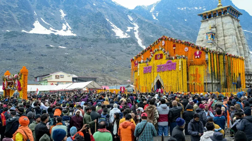 Kedarnath Badrinath tour package from Mumbai temple view