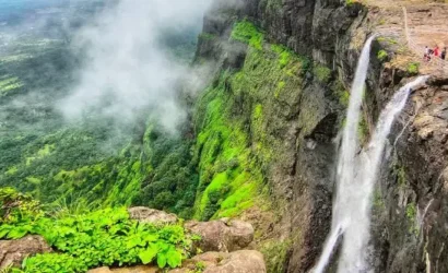 Naneghat-Reverse-Waterfall-Trek-save-tours