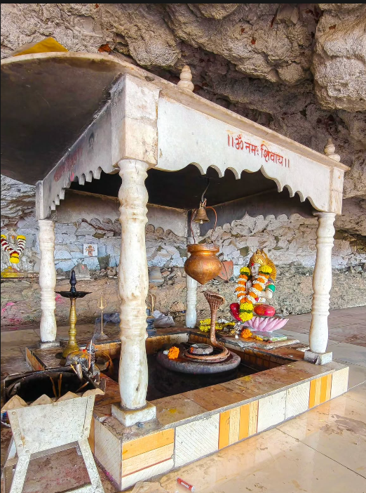 Chanderi Fort Trek Save Tours